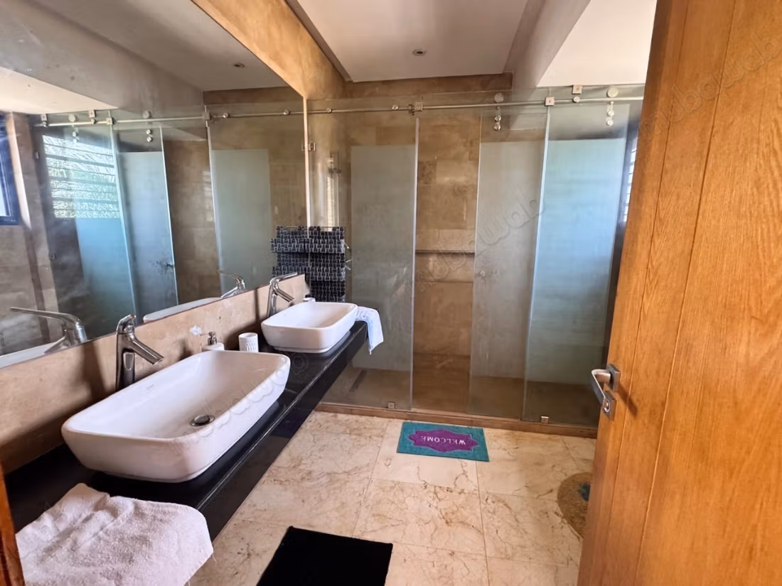 Villa di lusso arredata con piscina in affitto