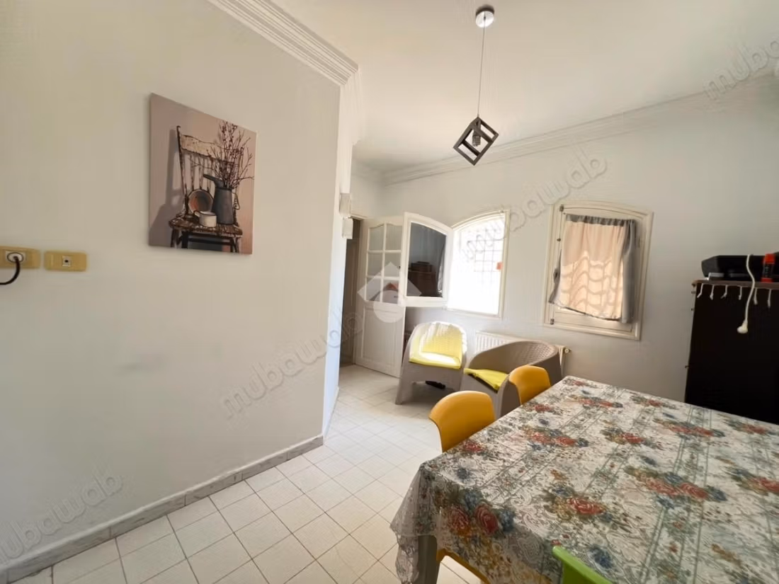 A loué étage de villa meubloé s3