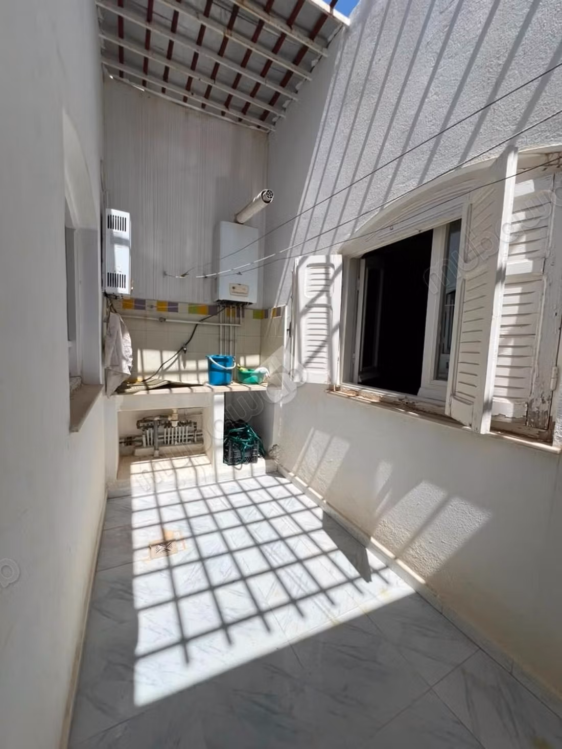 A loué étage de villa meubloé s3