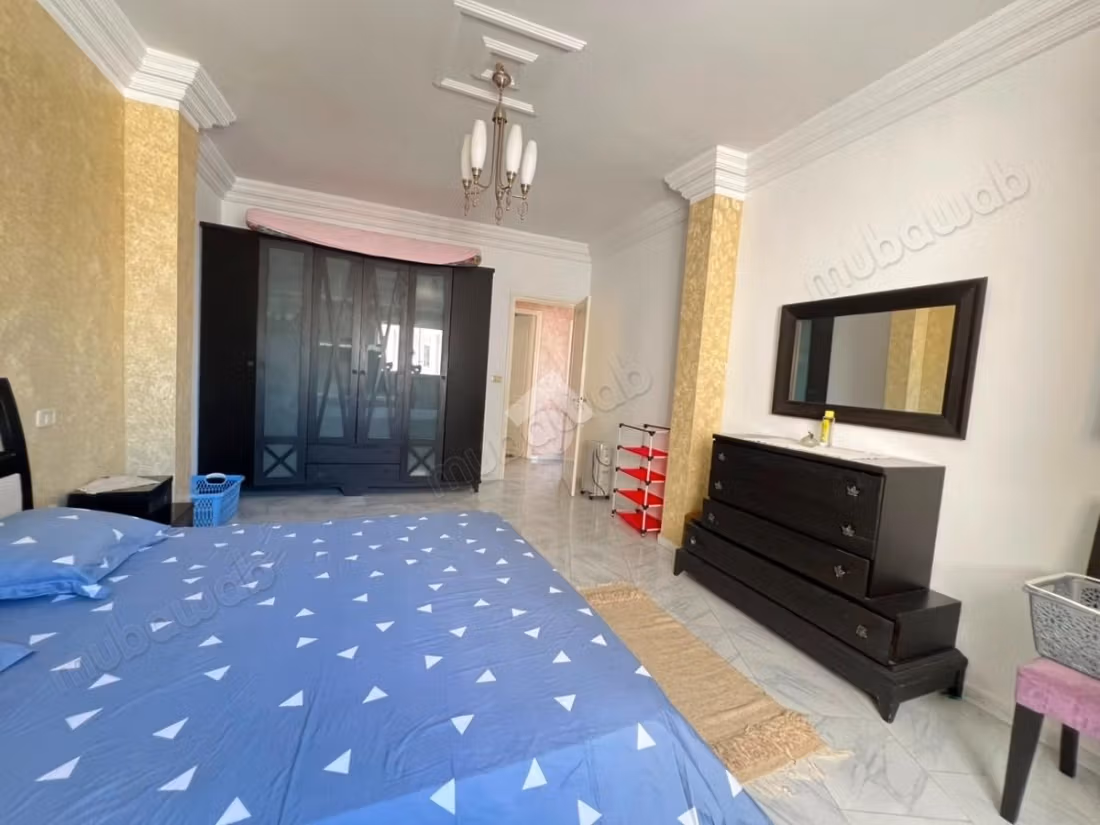 A loué étage de villa meubloé s3