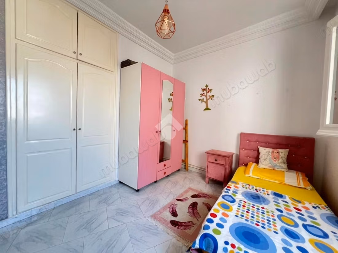 A loué étage de villa meubloé s3