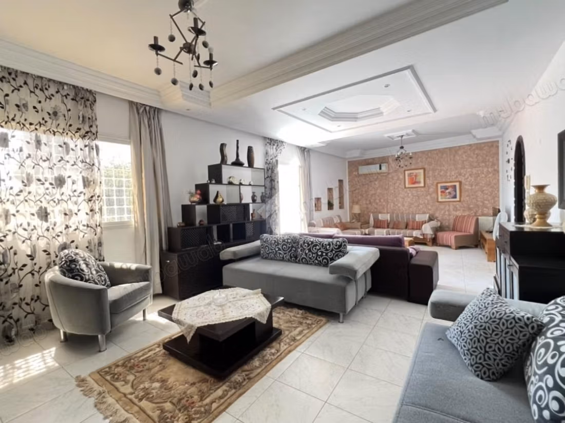 A loué étage de villa meubloé s3