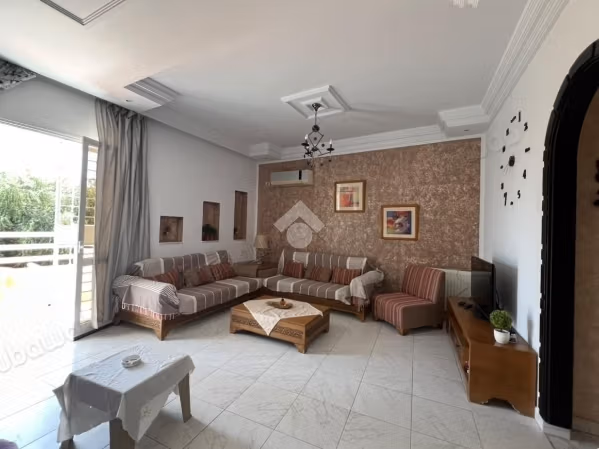 A loué étage de villa meubloé s3