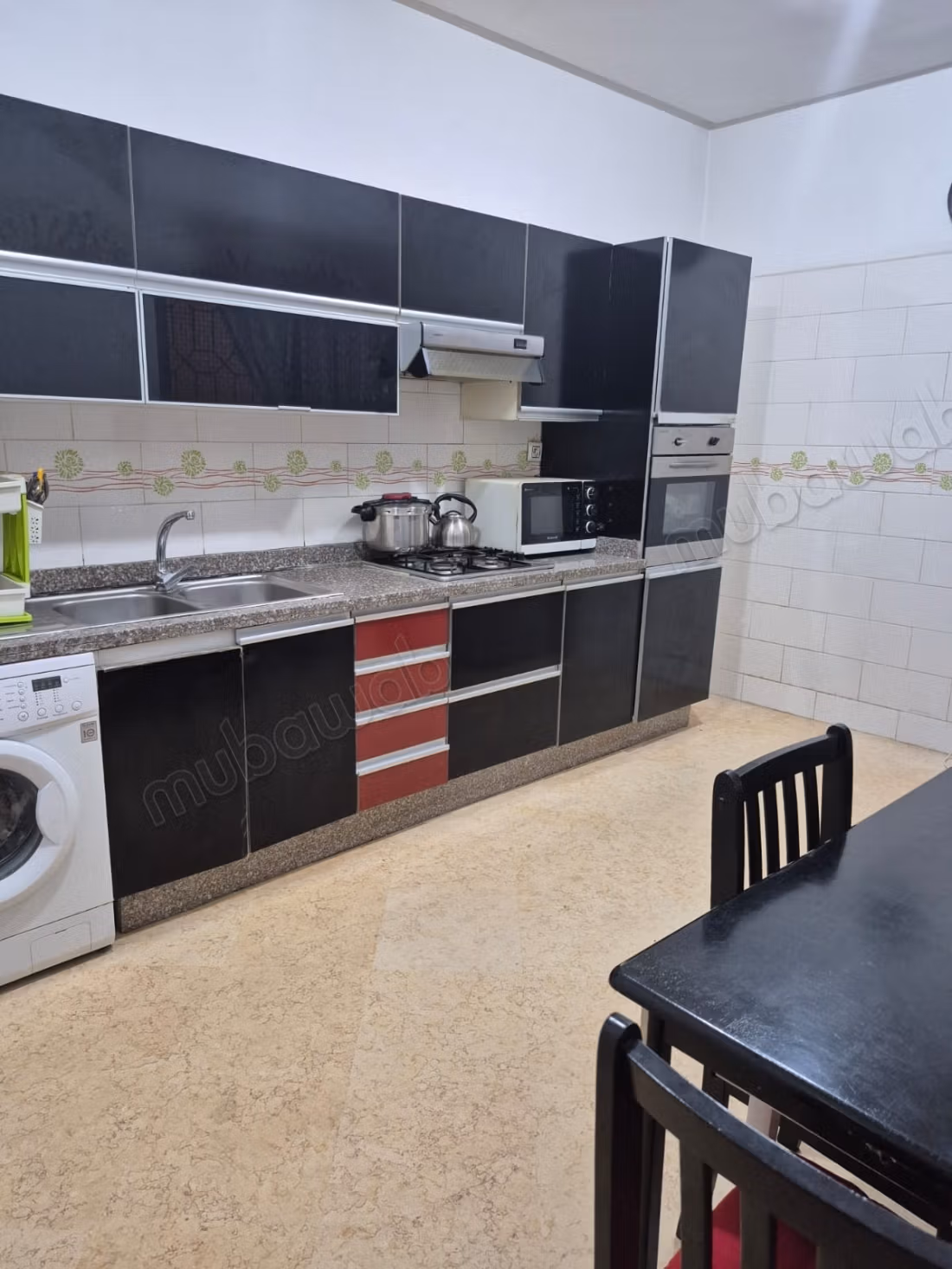 Bell'appartamento con 3 camere arredato in affitto a lungo termine in una residenza con piscina comune, nel centro di Gueliz Semlalia