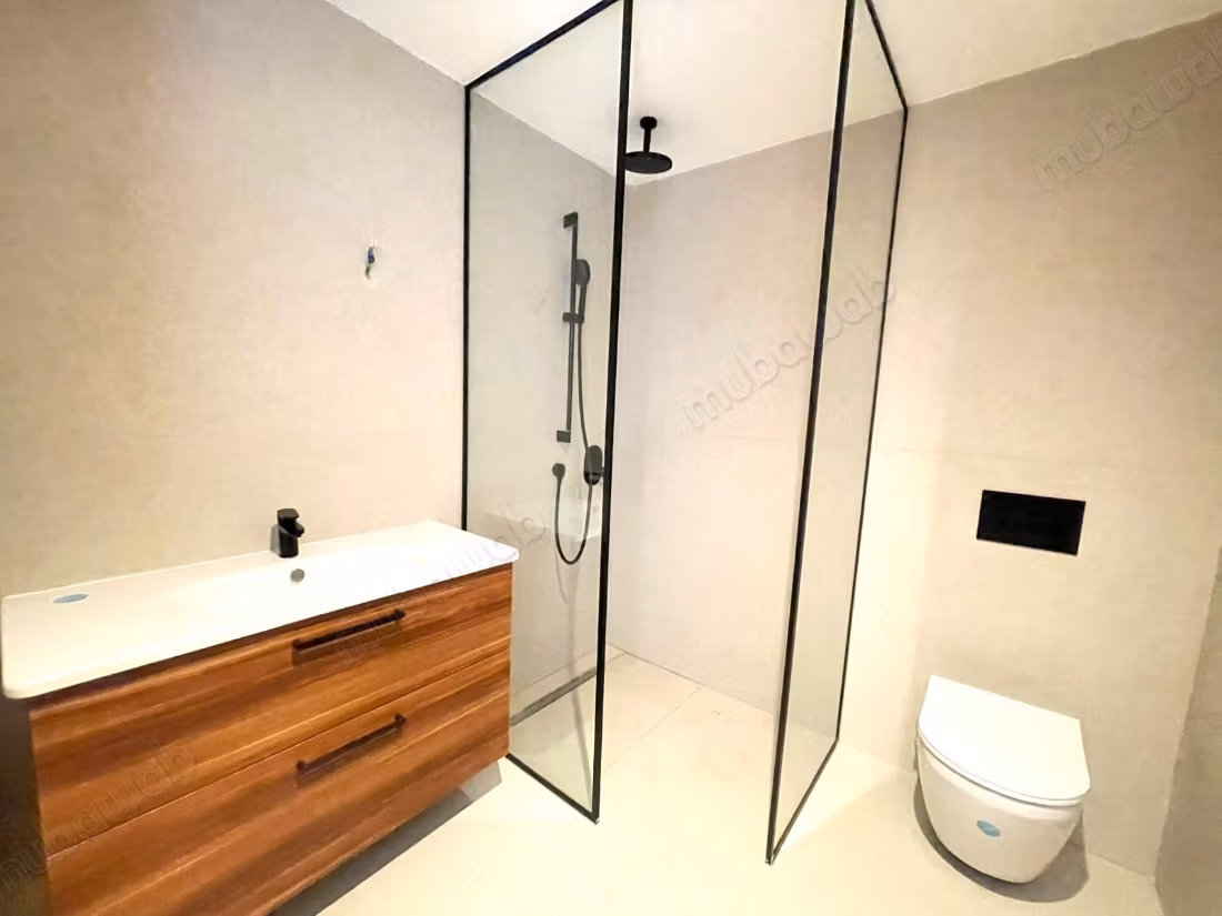Location d'un appartement à Souissi. 
2 belles chambres. 
Antenne parabolique et Porte blindée