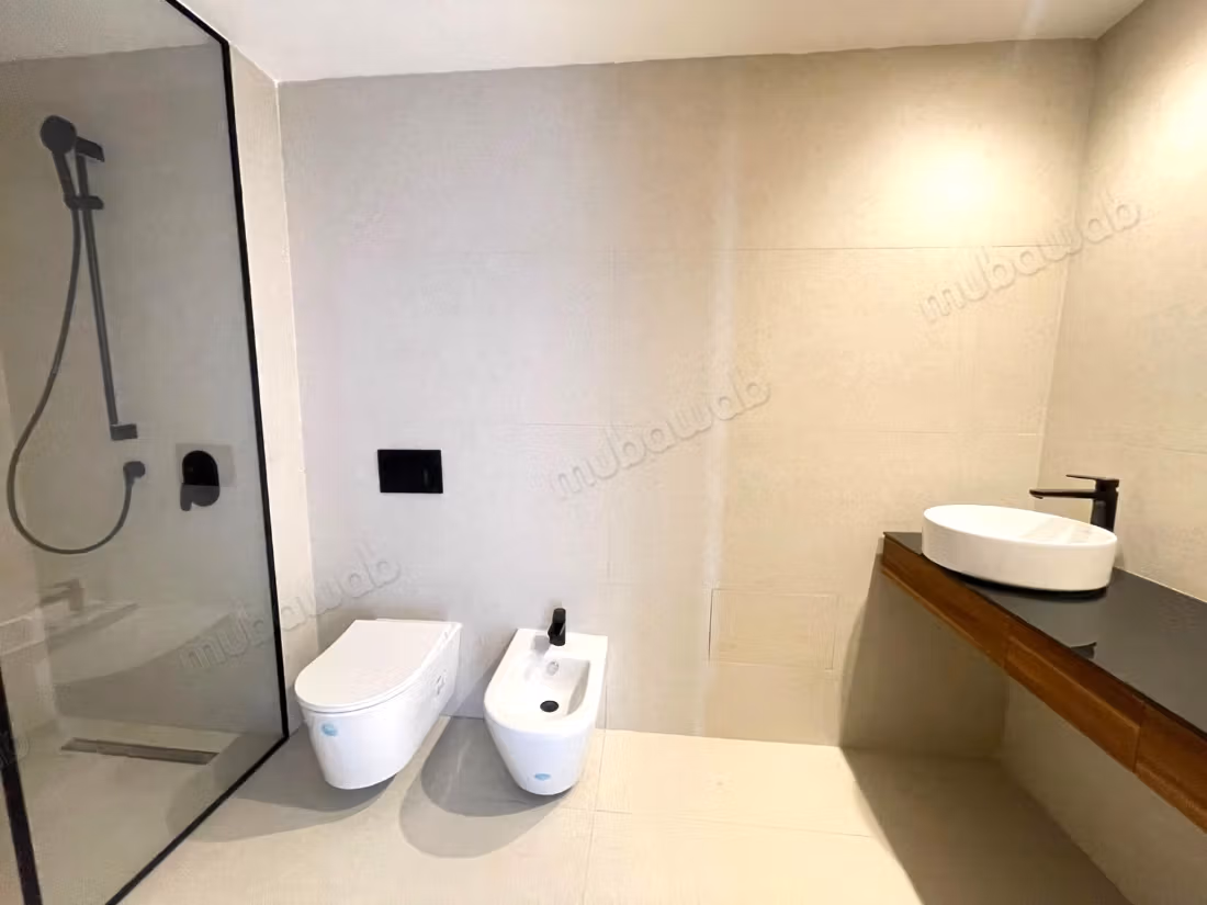 Location d'un appartement à Souissi. 
2 belles chambres. 
Antenne parabolique et Porte blindée