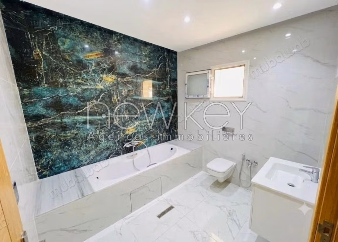 Piano di villa S3 nuovo con giardino in affitto ad Ain Zaghouan nord