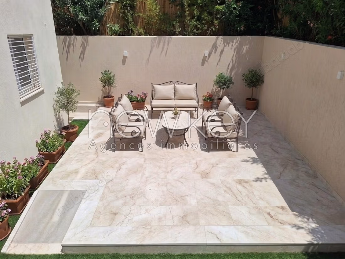 Piano di villa S3 nuovo con giardino in affitto ad Ain Zaghouan nord