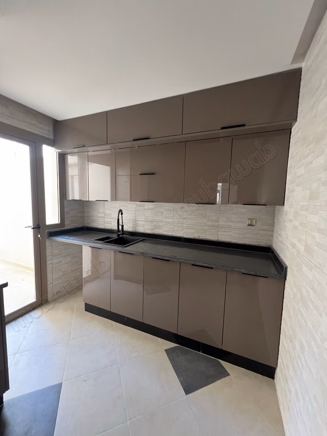 Venta de un bel apartamento en el centro de la ciudad de Fez. 3 hermosos dormitorios. Cocina totalmente equipada