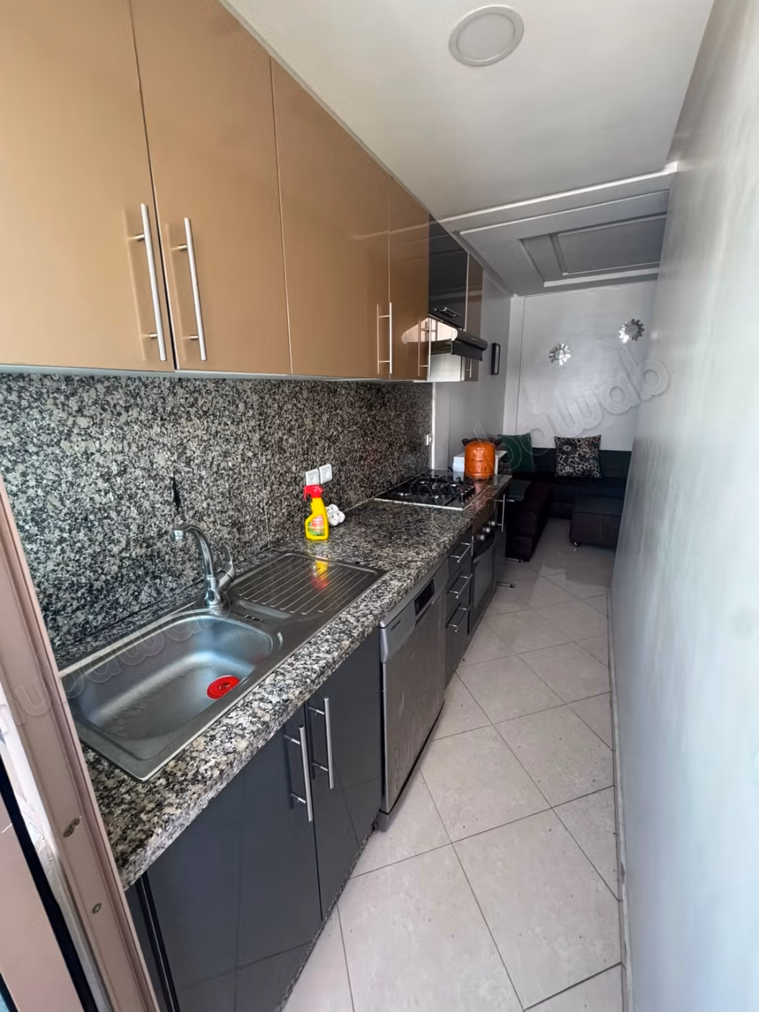 Appartamento arredato con 3 camere in affitto a Riad Sofia