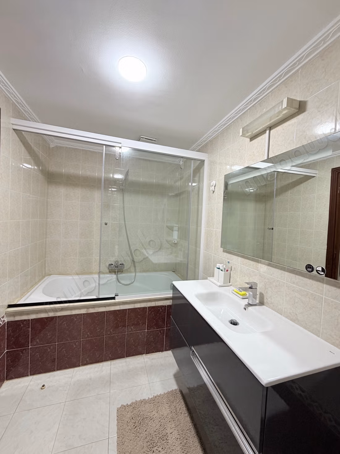 Appartement à louer à bella vista 
Surface de 178 m².
Meublé 2 chambres