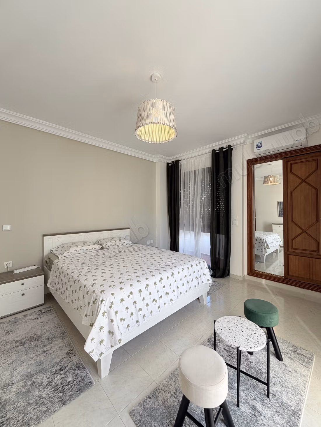 Appartement à louer à bella vista 
Surface de 178 m².
Meublé 2 chambres