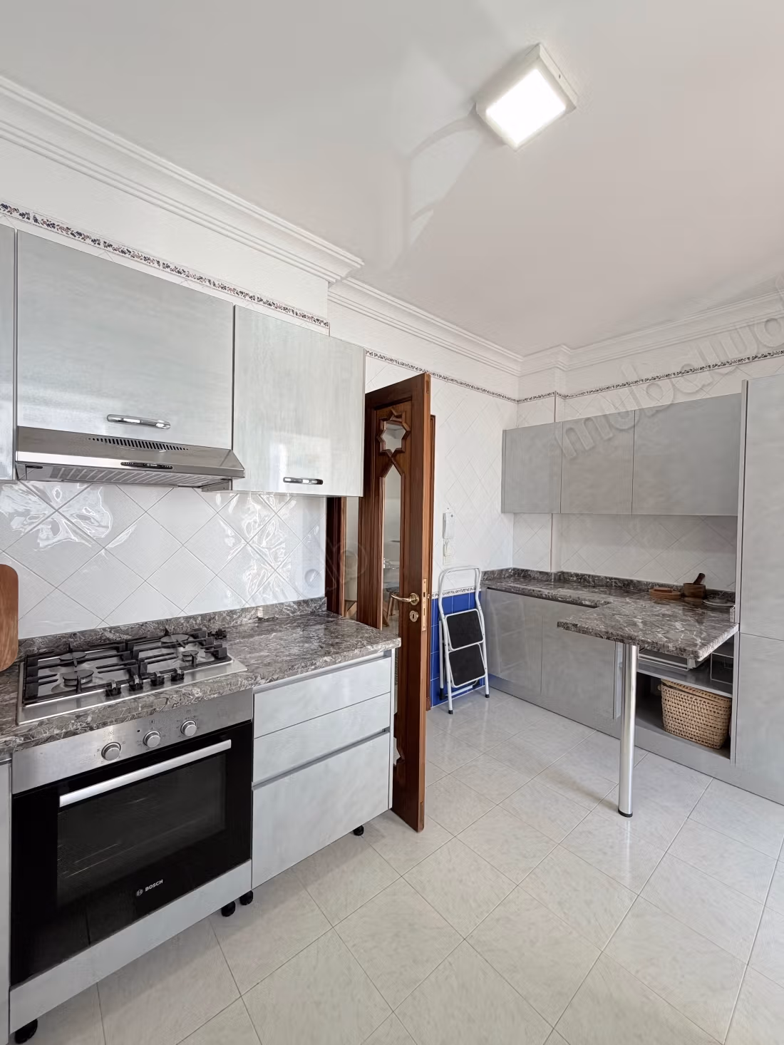 Appartement à louer à bella vista 
Surface de 178 m².
Meublé 2 chambres