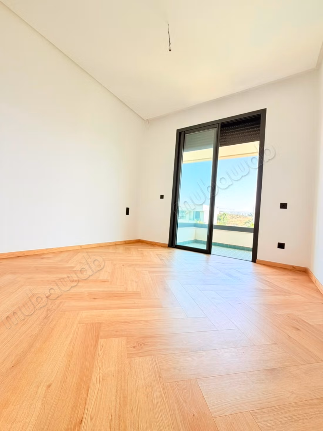 Beautiful empty apartment with 3 bedrooms in Ain Daib