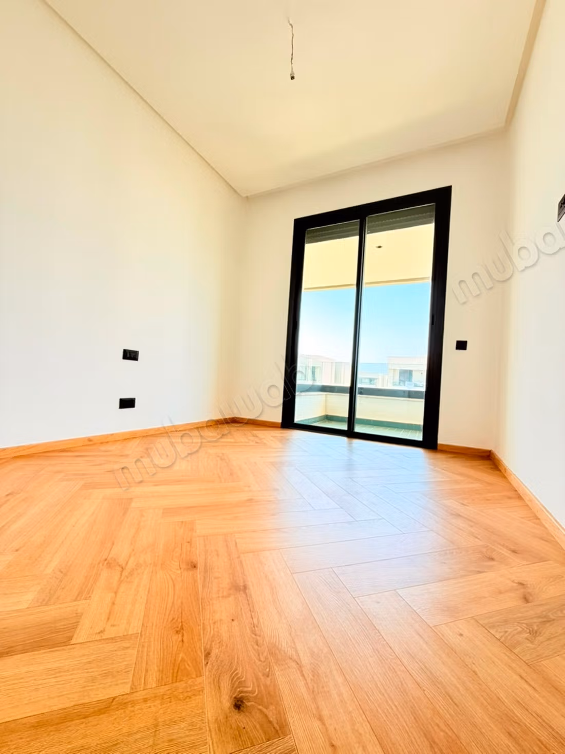 Beautiful empty apartment with 3 bedrooms in Ain Daib