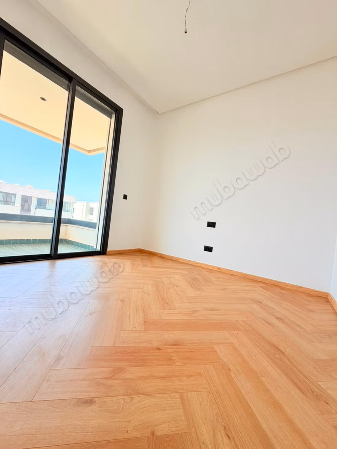 Beautiful empty apartment with 3 bedrooms in Ain Daib