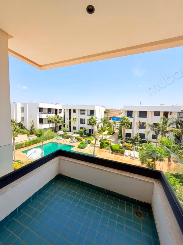 Mooi leeg appartement met 3 slaapkamers in Ain Daib