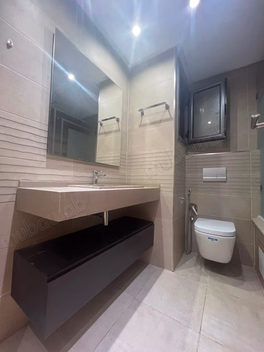Large S2 apartment with parental suite