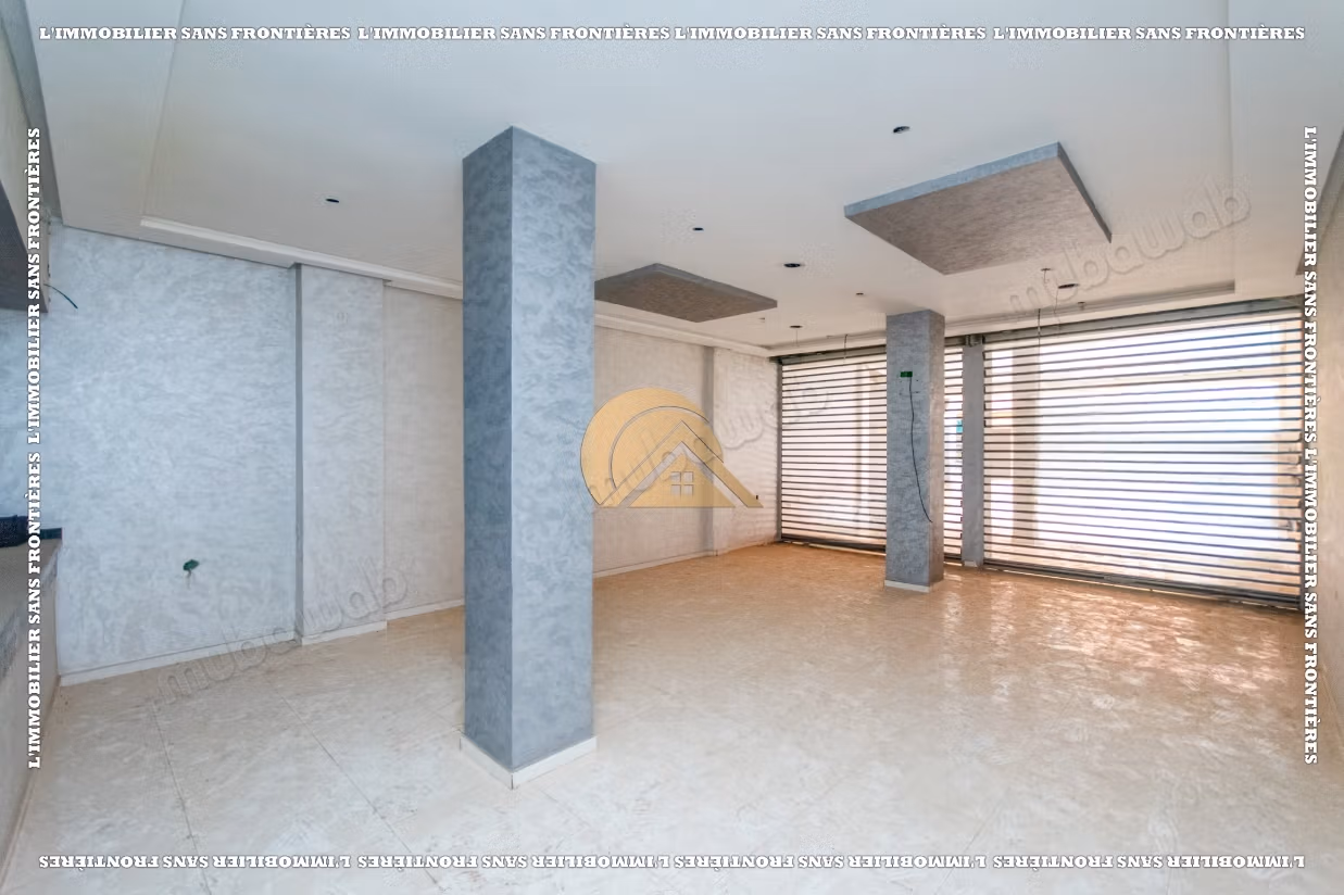 Local commercial vide à louer au quartier Charaf — 355 m²