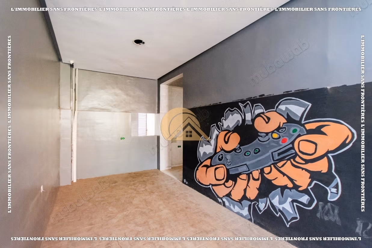 Local commercial vide à louer au quartier Charaf — 355 m²