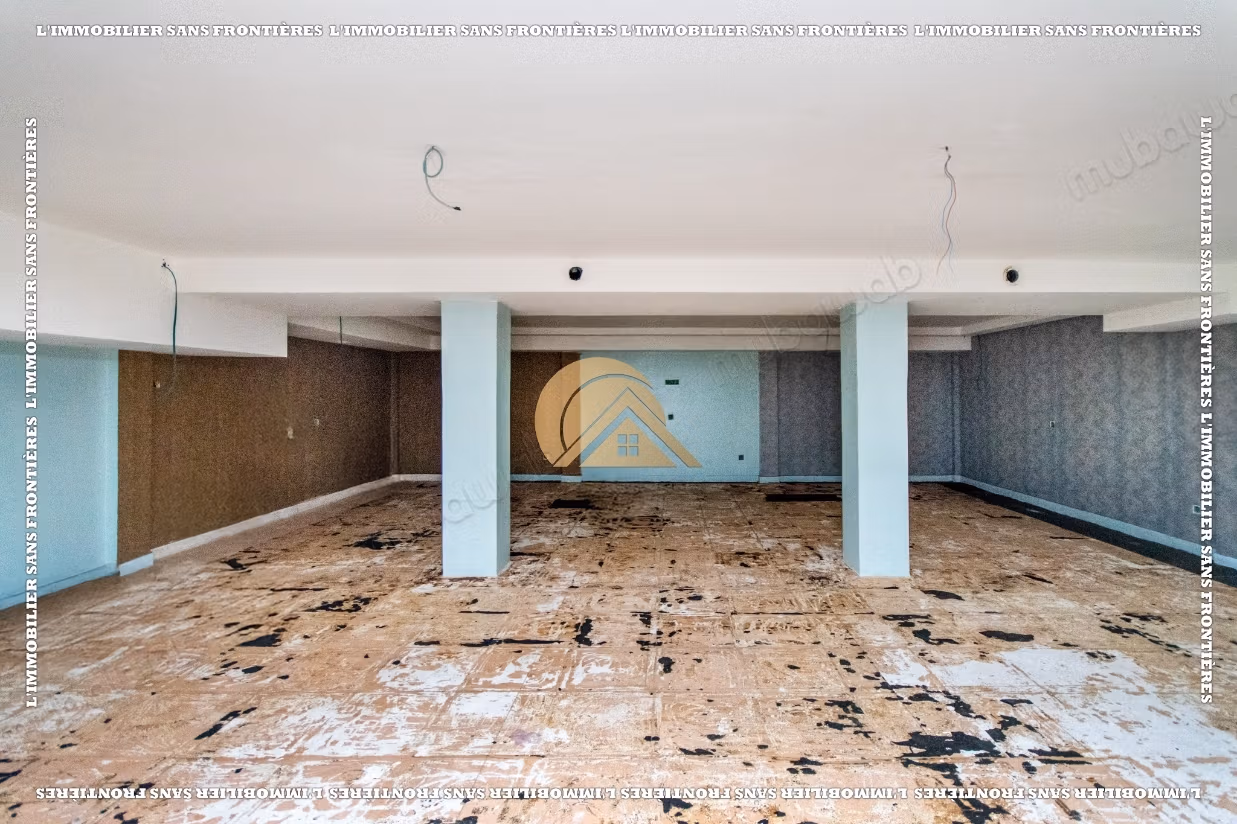 Local commercial vide à louer au quartier Charaf — 355 m²