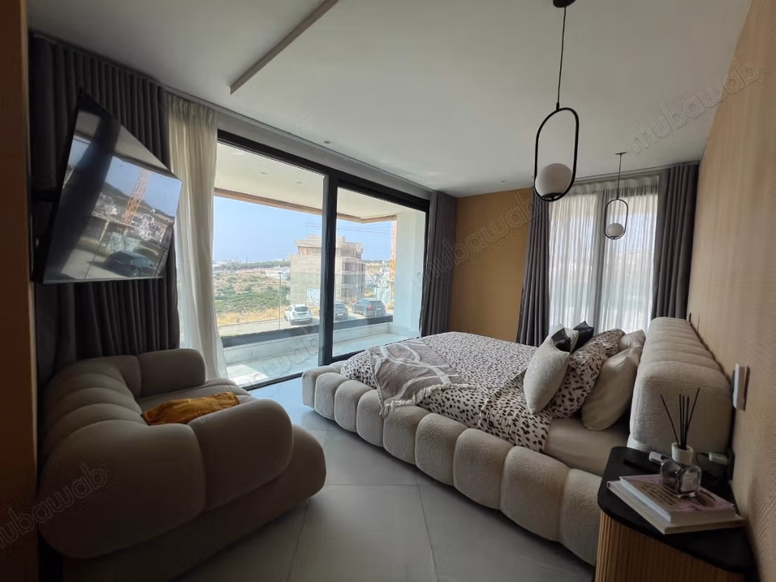 Magnificent high standing apartment with pool
