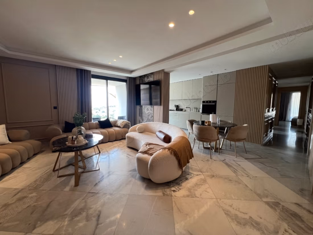 Magnificent high standing apartment with pool