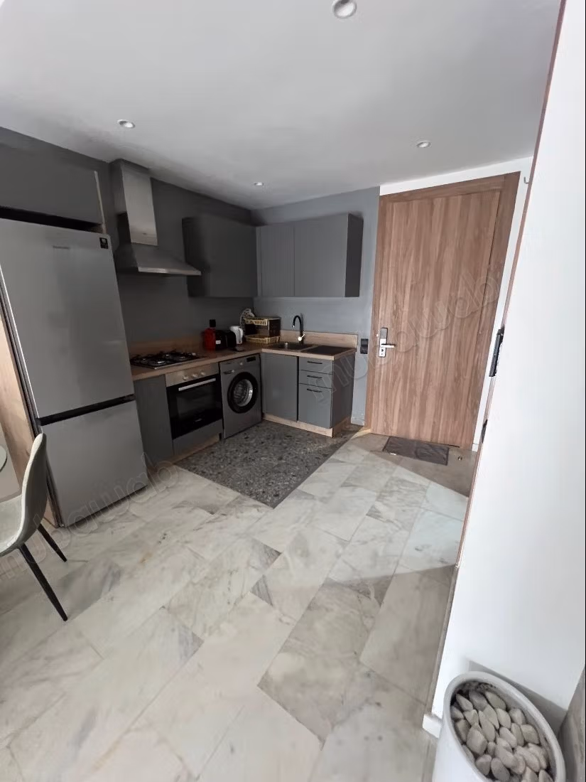 Top studio meublé en location princesse