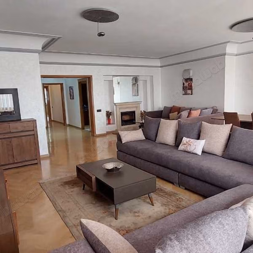 Appartamento in Affitto di 229.0 m² a Casablanca, Bourgogne Anfa