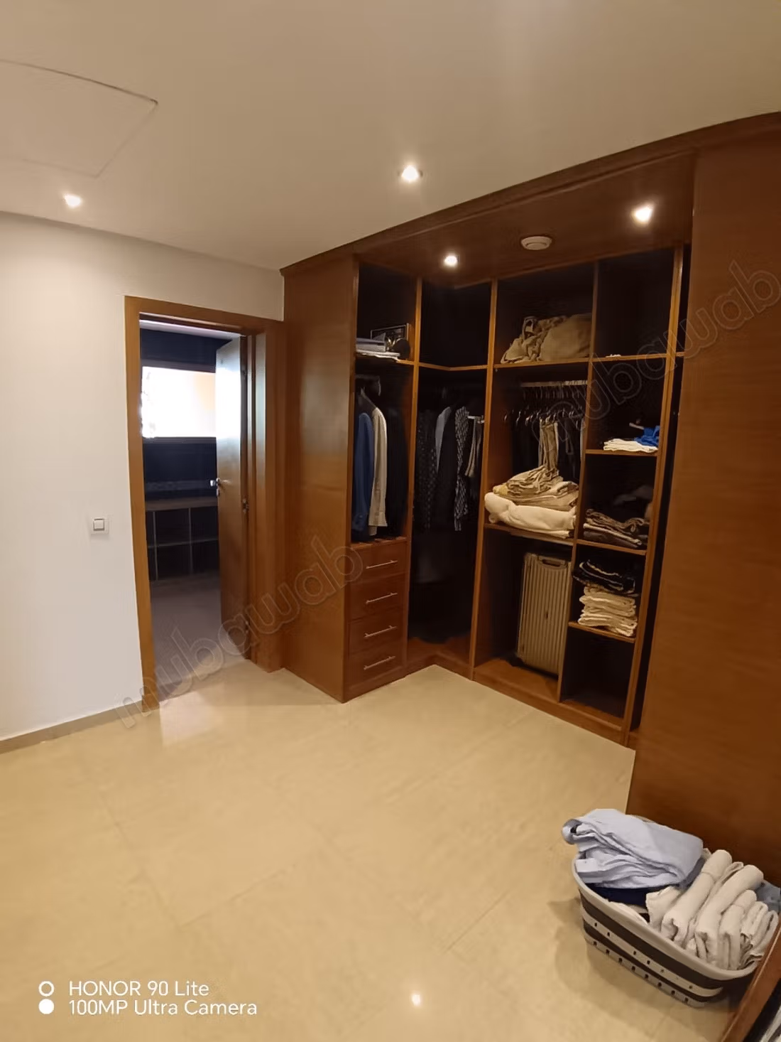 Furnished contemporary villa