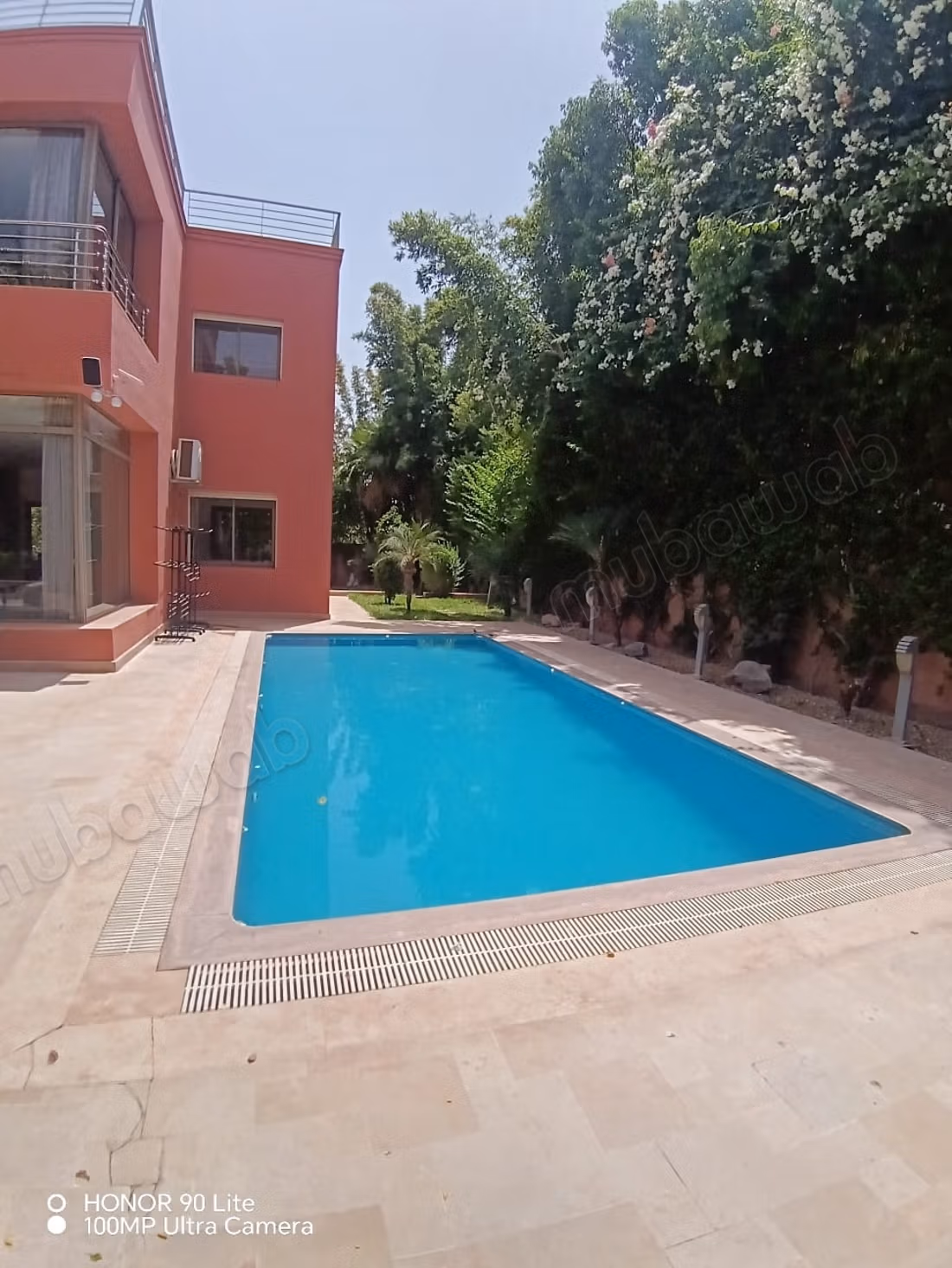 Furnished contemporary villa
