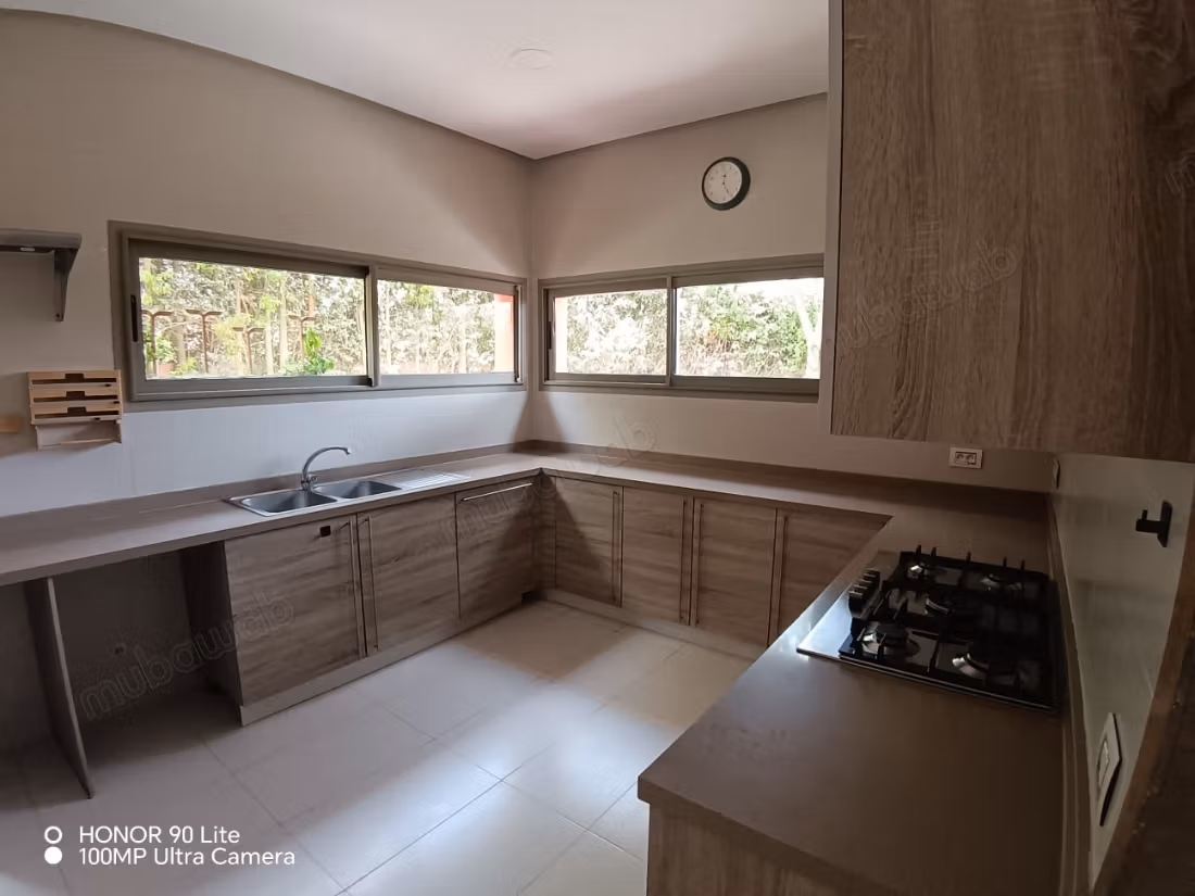 Furnished contemporary villa