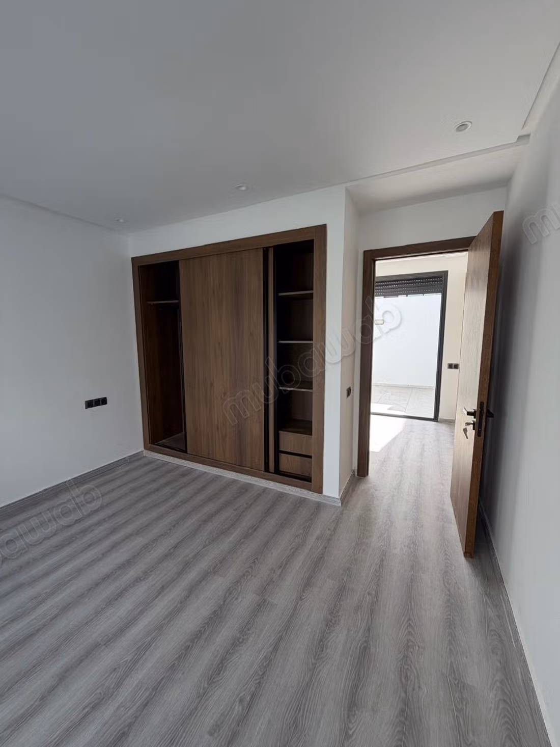 Studio 2 chambres avec terrasse a louer