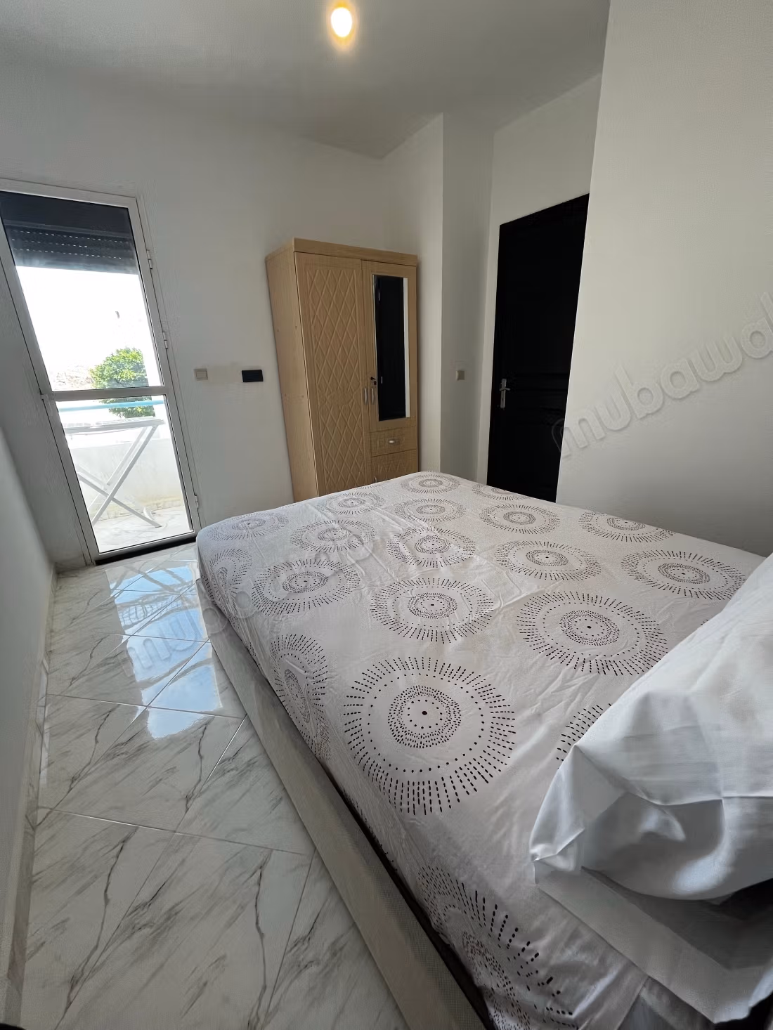 Encuentra un apartamento para comprar. 2 amplias áreas de estar. Muebles nuevos