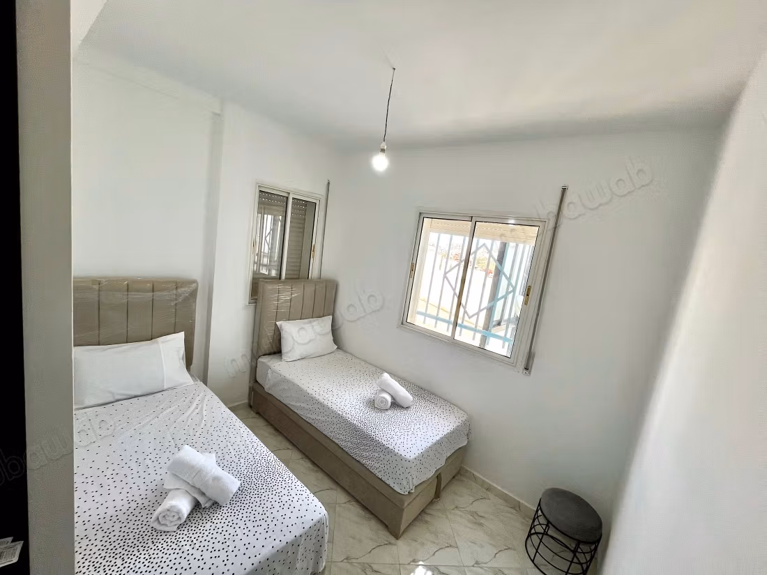 Encuentra un apartamento para comprar. 2 amplias áreas de estar. Muebles nuevos