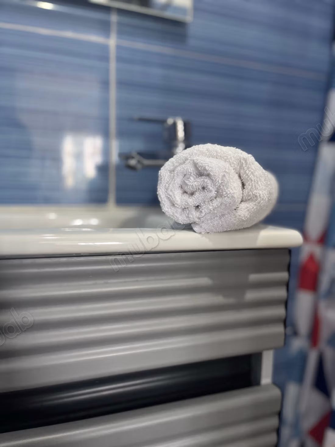 Encuentra un apartamento para comprar. 2 amplias áreas de estar. Muebles nuevos