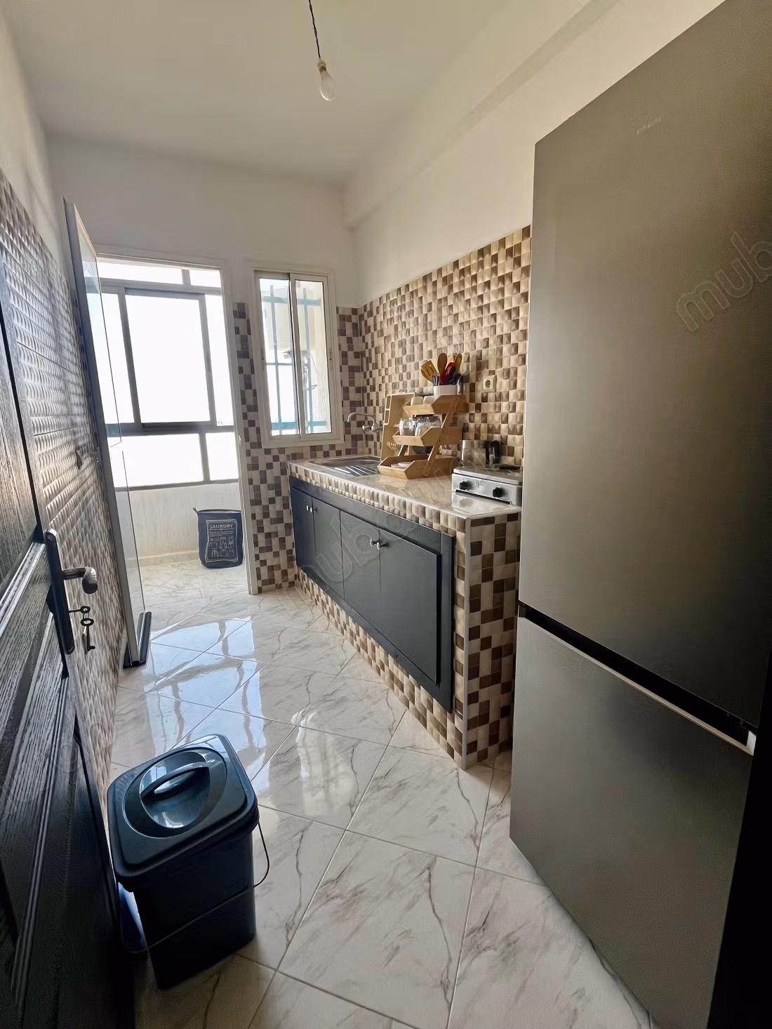 Encuentra un apartamento para comprar. 2 amplias áreas de estar. Muebles nuevos