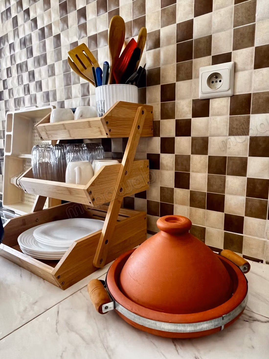 Encuentra un apartamento para comprar. 2 amplias áreas de estar. Muebles nuevos