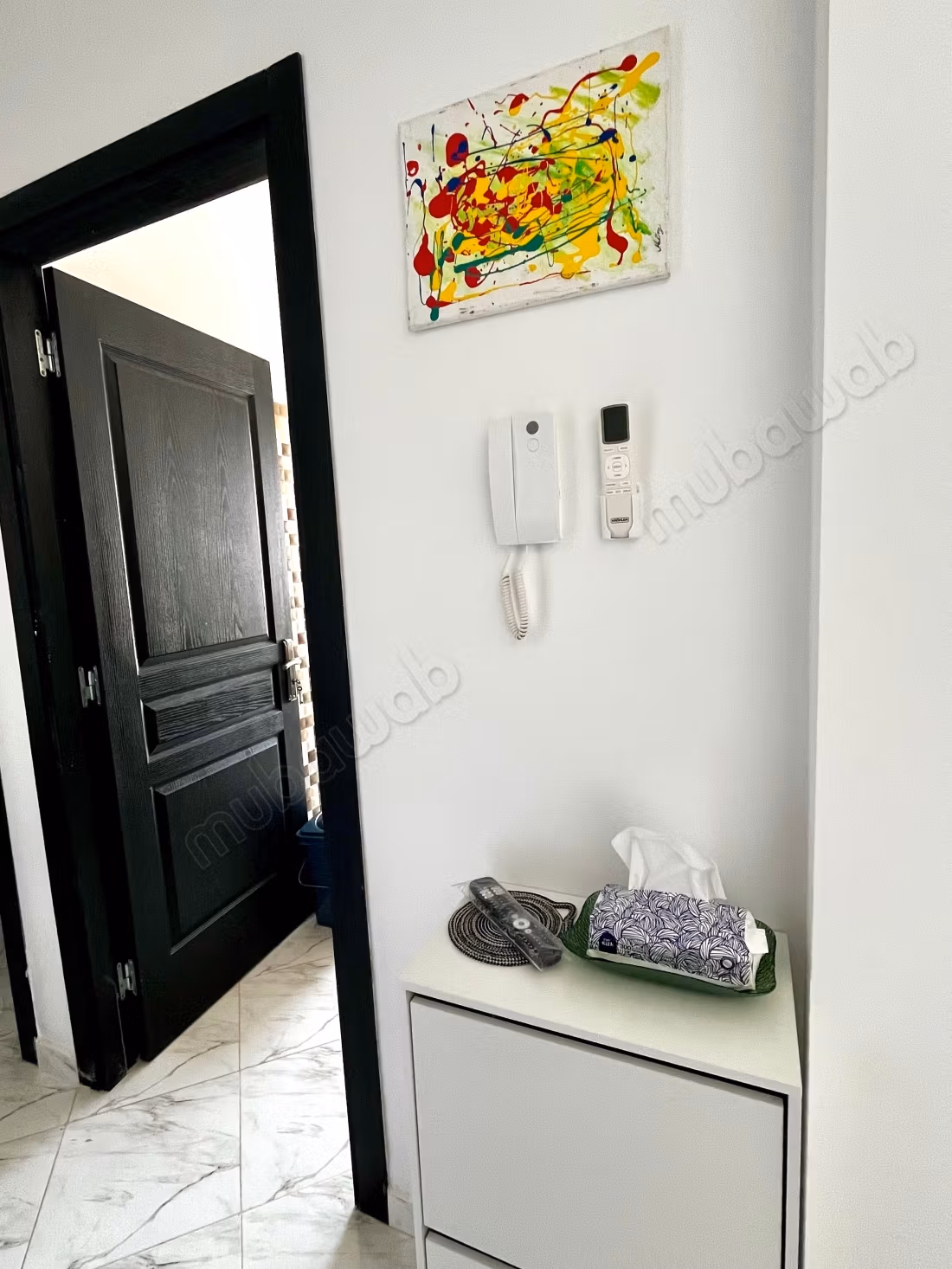 Encuentra un apartamento para comprar. 2 amplias áreas de estar. Muebles nuevos