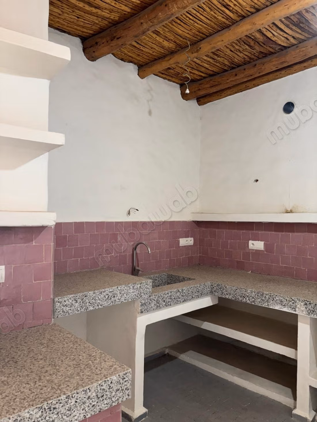 Magnifica villa in vendita a Douar Laarab. 5 camere confortevoli. Giardino e terrazza