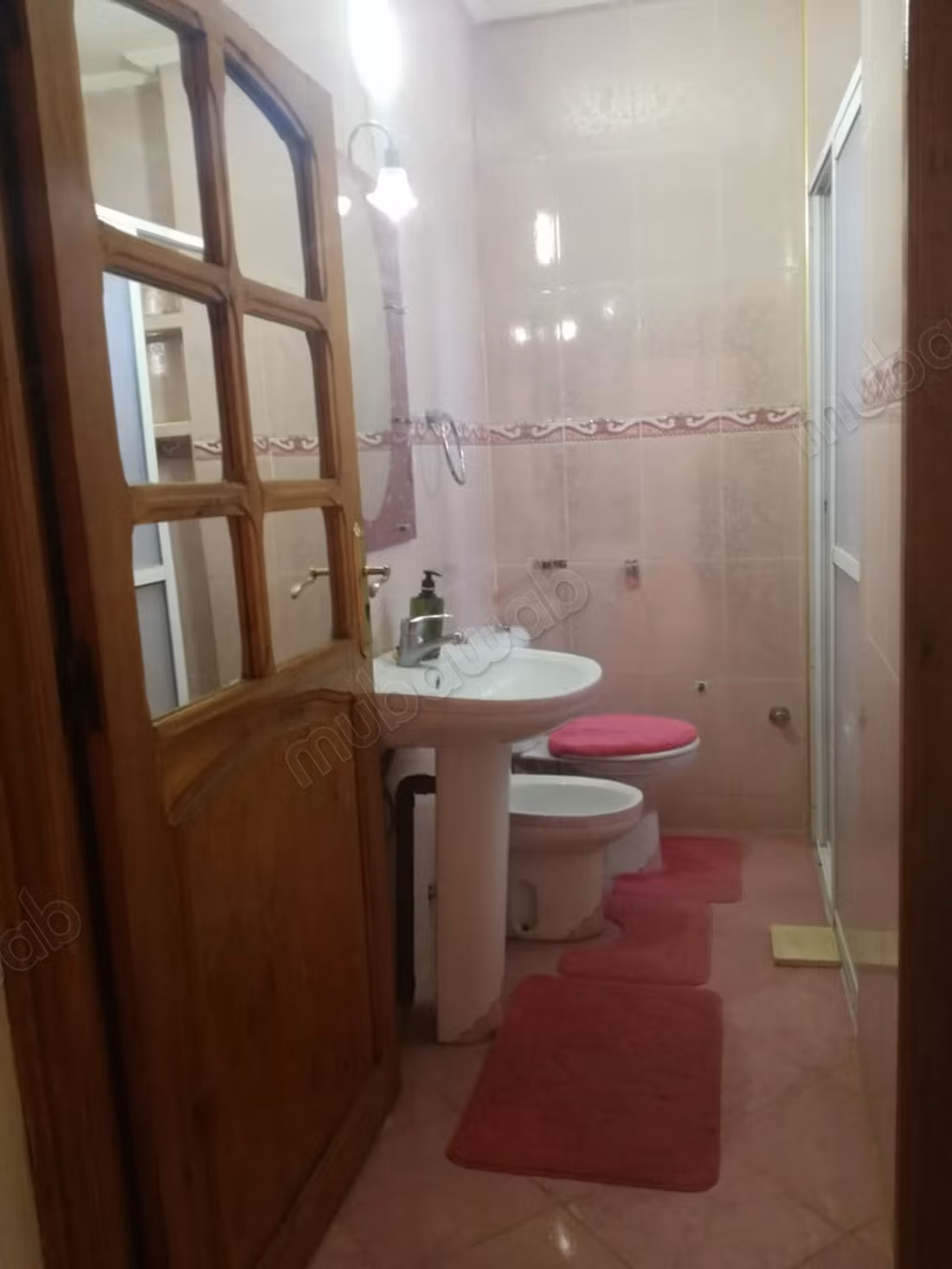 Apartments for rent in Chefchaouen. 2 bedrooms. Traditional lounge and satellite dish system