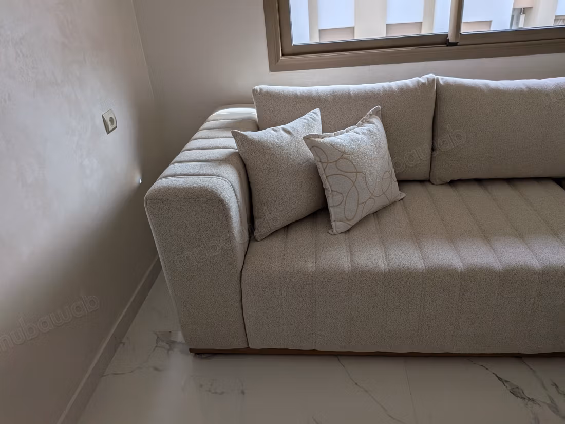 Bel appartamento in affitto a Beni Touzine. 3 belle camere. Completamente arredato