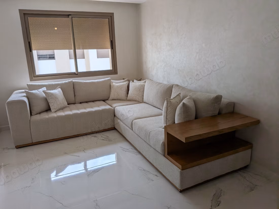 Bel appartamento in affitto a Beni Touzine. 3 belle camere. Completamente arredato
