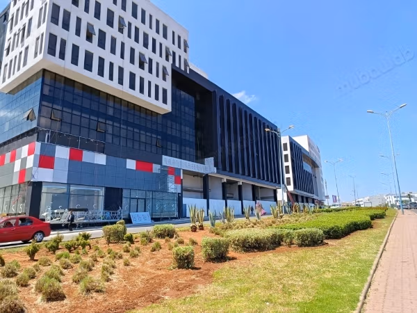Oficina en alquiler en Laymoune. Superficie de 72 m². Ascensor y terraza