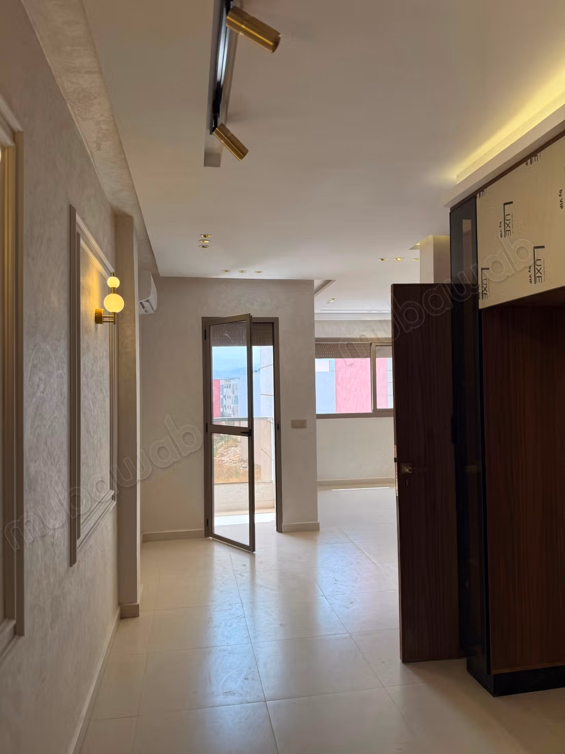 Vendre un appartement à Martil. 2 chambres merveilleuses. Services de conciergerie et climatisation