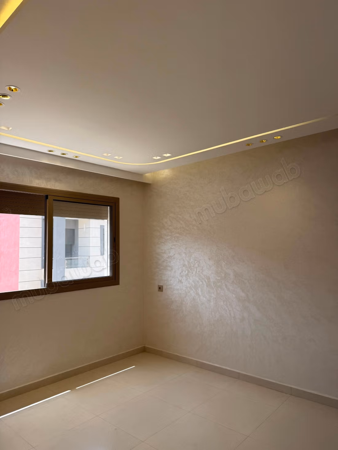 Vendre un appartement à Martil. 2 chambres merveilleuses. Services de conciergerie et climatisation