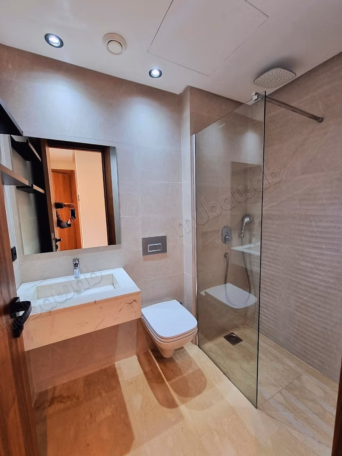 Luxueus gemeubileerd appartement van 91m2 in. Frankrijk stad tegenover tram