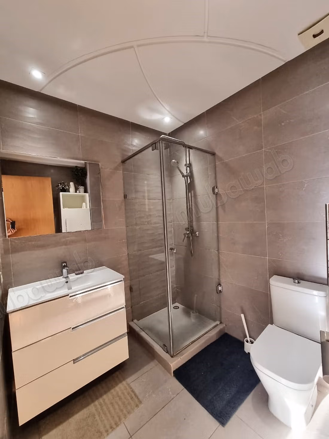 Luxueus gemeubileerd appartement van 91m2 in. Frankrijk stad tegenover tram