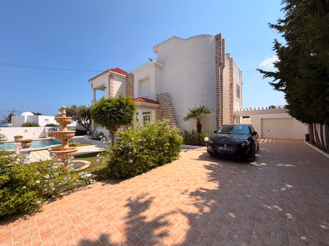 Villa S4 avec studio S2 a vendre a el fatha