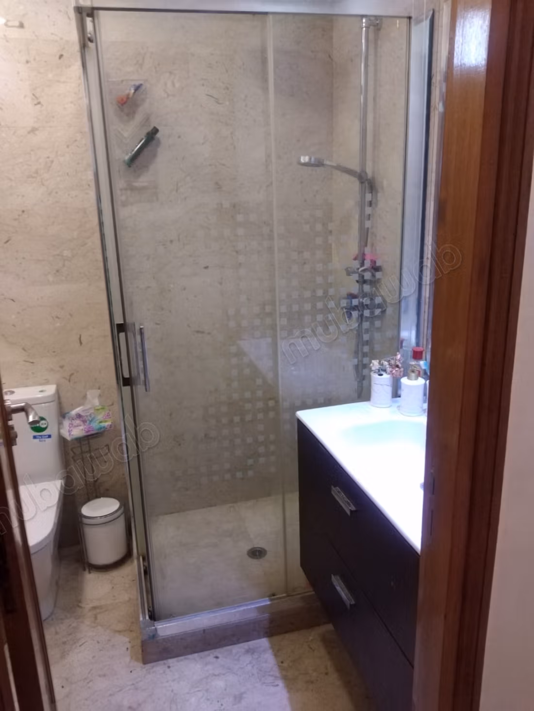 Vente d'un bel appartement à Oasis sud. 
2 pièces confortables. 
Bien meublé